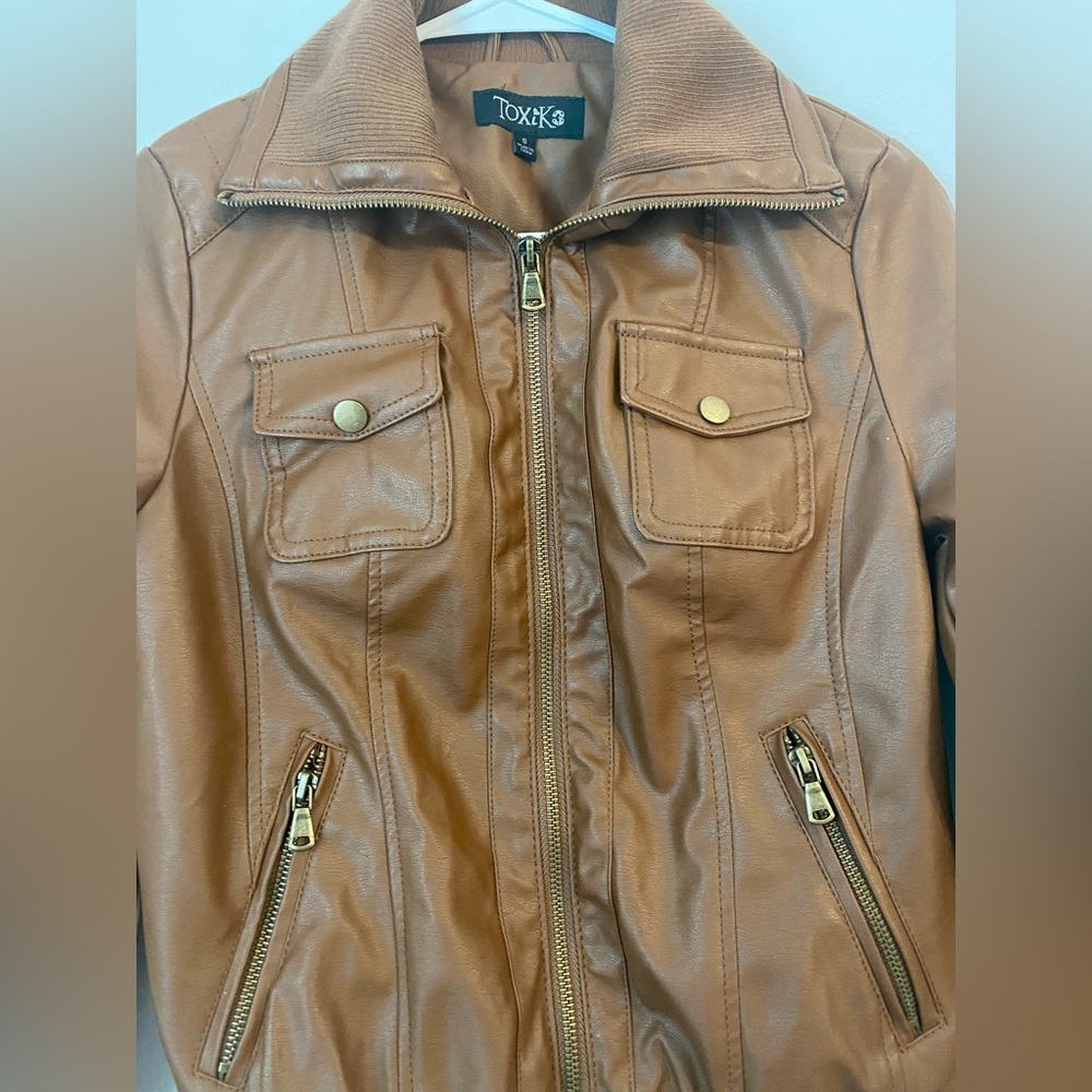 Women's Brown Leather Jacket - Picture 7 of 15